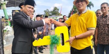 Terima Hibah Kendaraan Roda Tiga, Wali Kota Apresiasi Asosiasi Pedagang Pasar Senggol