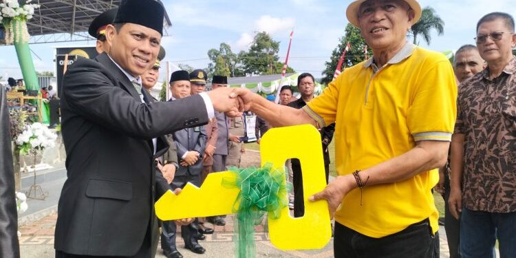 Terima Hibah Kendaraan Roda Tiga, Wali Kota Apresiasi Asosiasi Pedagang Pasar Senggol
