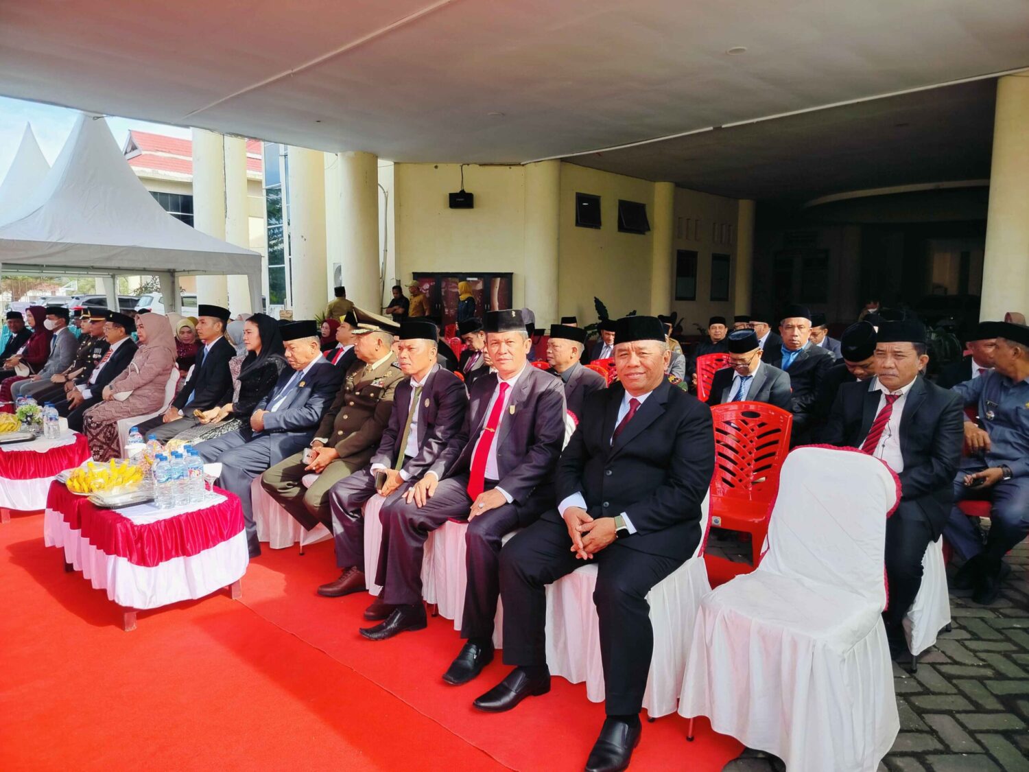 Foto : Tampak para Assisten Setda Bolmut beserta Anggota DPRD pada momentum Upacara Bendera