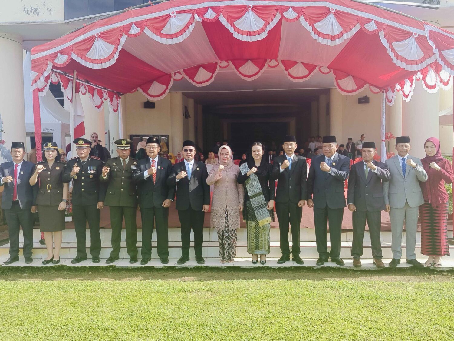 Foto : Bupati dan Wakil Bupati bersama jajaran Forkopimda