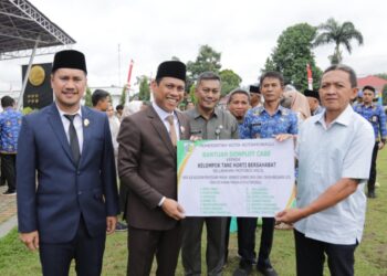 Program 100 Hari Kerja, Weny-Rendy Salurkan Bantuan Pangan dan Sarpras Pertanian