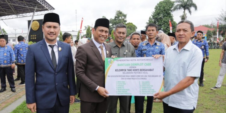 Program 100 Hari Kerja, Weny-Rendy Salurkan Bantuan Pangan dan Sarpras Pertanian