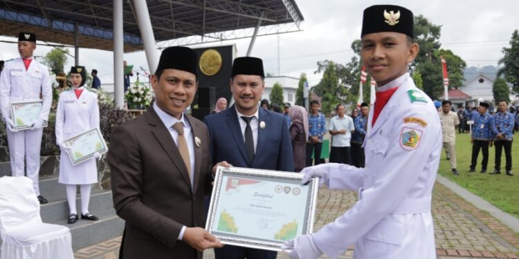 Momentum Hari Lahir Pancasila, Weny Gaib Kukuhkan Purna Paskibraka dan Duta Pancasila Kotamobagu Tahun 2025