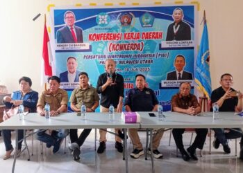 Foto : Ketua PWI Sulut, Voucke Lontaan saat menyampaikan sambutannya pada Konferensi Kerja Daerah