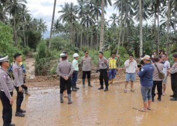 Tinjau Lokasi Banjir Bakan,  Kapolres Kotamobagu: Keselamatan Masyarakat Prioritas Kami