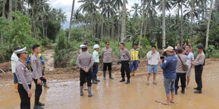 Tinjau Lokasi Banjir Bakan, Kapolres Kotamobagu: Keselamatan Masyarakat Prioritas Kami
