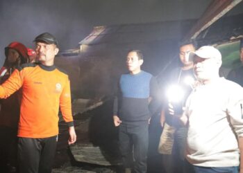 Responsif, Weny – Rendy Tinjau Lokasi Kebakaran RT 09 Gogagoman