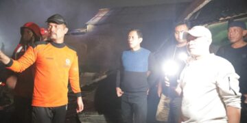Responsif, Weny – Rendy Tinjau Lokasi Kebakaran RT 09 Gogagoman