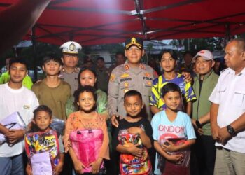 Turut Peduli, Kapolres Kotamobagu Serahkan Bantuan untuk Masyarakat Terdampak Kebakaran