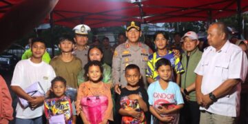 Turut Peduli, Kapolres Kotamobagu Serahkan Bantuan untuk Masyarakat Terdampak Kebakaran