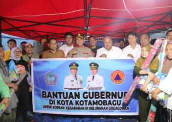 Weny Gaib Serahkan Bantuan Gubernur Sulut untuk Korban Kebakaran di Kelurahan Gogagoman