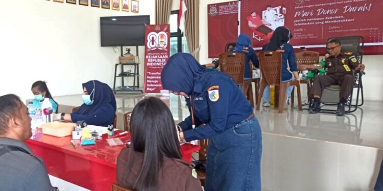 Sambut Harla Kejaksaan RI ke 80, Kejari Kotamobagu Gelar Bakti Sosial Donor Darah