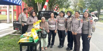Bantu Masyarakat, Polwan Polres Kotamobagu Gelar Gerakan Pangan Murah