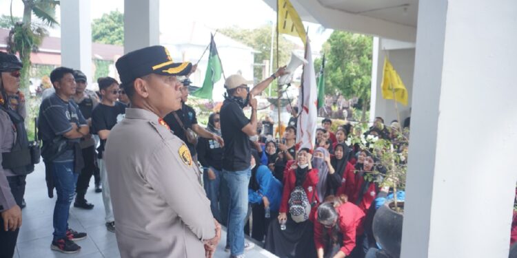 Demo Aman dan Tertib, Kapolres Kotamobagu Sampaikan Apresiasi kepada Aliansi Mahasiswa