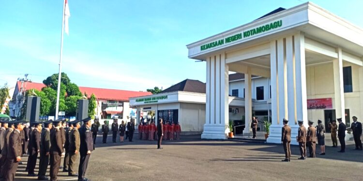 Pimpin Upacara Peringatan Harla Kejaksaan ke 80, Kejari Kotamobagu Bacakan Amanat Jaksa Agung RI