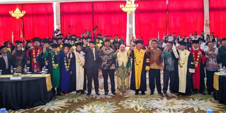 Hadiri Sidang Senat Terbuka IAIK, Oskar Manoppo Tegaskan Komitmen Pengembangan SDM