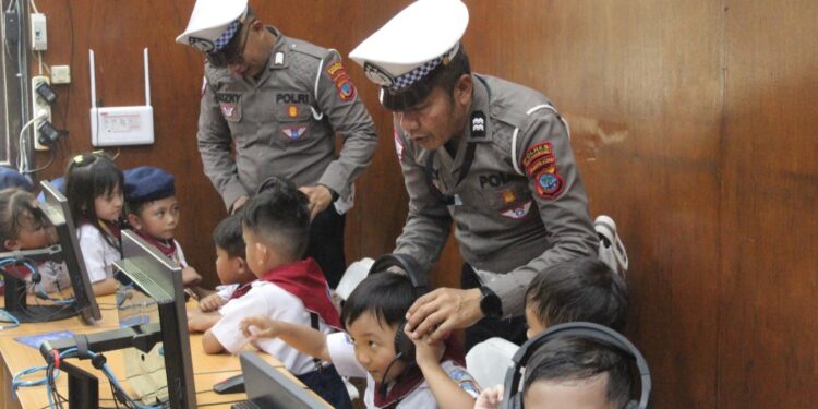 Polisi Sahabat Anak, Sat Lantas Polres Kotamobagu Edukasi Anak-anak TK Advent Pinasungkulan