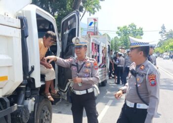 Respons Keluhan Masyarakat, Sat Lantas Polres Kotamobagu Gelar Penertiban Kendaraan di SPBU