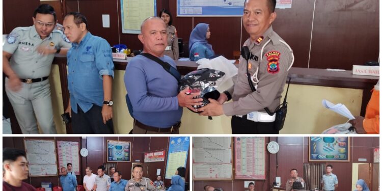 Peringati HKTN, Sat Lantas Polres Kotamobagu Bagi-bagi Helm Gratis