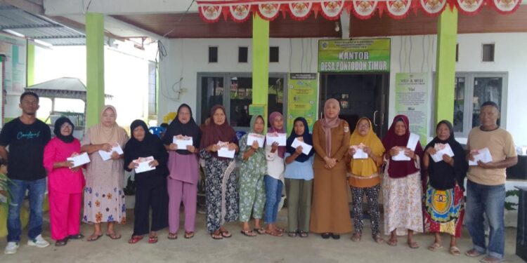 Dua Bulan Sekaligus, Pemdes Pontodon Timur Salurkan BLT 18 KPM