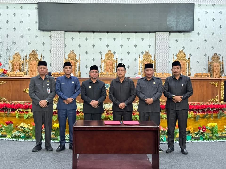 Foto : Bupati dan Ketua DPRD Boltara bersama jajaran usai menandatangani dokumen KUA PPAS APBD 2026