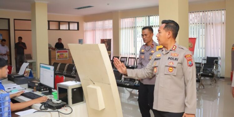 Pastikan Pelayanan Optimal, Kapolres Kotamobagu Sidak Unit Layanan Polres Kotamobagu