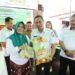 Pastikan Tepat Sasaran, Weny Gaib Pantau Langsung Operasi Pasar Murah di Desa Pontodon