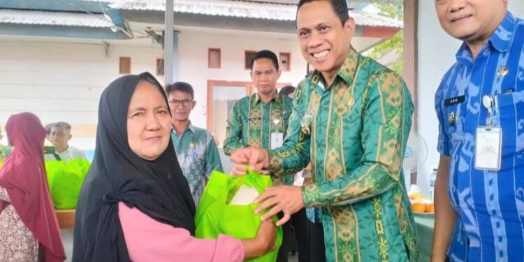 Pemenuhan Kebutuhan Gizi, Wali Kota Kotamobagu Serahkan Bantuan untuk Sejumlah KPM