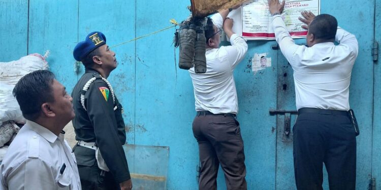 Tegas! Menunggak Bayar Retribusi, Ruko A10 Pasar 23 Maret Ditutup Sementara