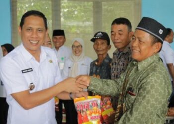 Diserahkan Wali Kota, Puluhan Poktan di Kotamobagu Terima Bantuan Bibit Jagung dari Pemprov Sulut