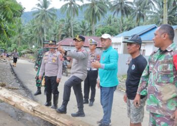 Wujud Kepedulian, AKBP Irwanto Tinjau Kondisi Desa Muntoi Pasca Banjir