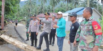 Wujud Kepedulian, AKBP Irwanto Tinjau Kondisi Desa Muntoi Pasca Banjir