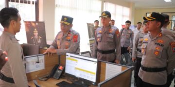 Didampingi Kapolres, Wakapolda Sulut Tinjau Layanan Call Center Polres Kotamobagu