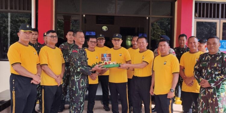 Beri Kejutan di HUT 80 Korps Brimob, Polres Kotamobagu Sambangi Mako Batalyon B Inuai