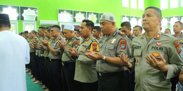 Wujud Empati, Polres Kotamobagu Gelar Sholat Gaib Untuk Korban Bencana Alam Aceh, Sumatera dan Erupsi Semeru