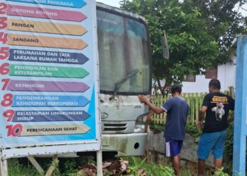 Mangkrak di Batas Desa, Bus Dishub Boltim Hambat Pembangunan Pal Batas Desa Pontodon Timur