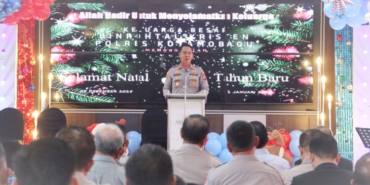 Hadiri Perayaan Pohon Terang, Kapolres Kotamobagu Ajak Jajaran Pererat Tali Persaudaraan