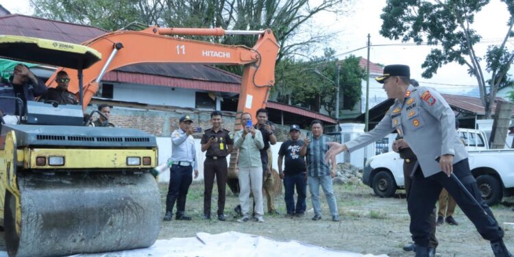 Wujud Sinergitas, Kapolres Kotamobagu Hadiri Giat Pemusnahan Babuk Perkara Tindak Pidana
