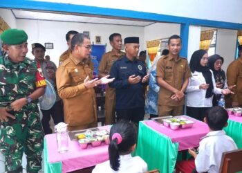 Foto : Bupati Boltara saat meresmikan Program MBG di SD N 4 Sangkub