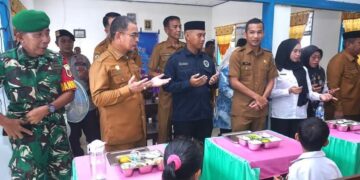 Foto : Bupati Boltara saat meresmikan Program MBG di SD N 4 Sangkub