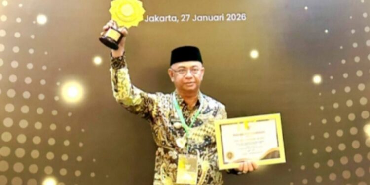 Penuhi Indikator Program JKN, Pemkab Boltim Raih Penghargaan UHC Kategori Madya