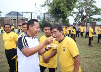Sederhana Namun Berkesan, Puluhan Personel Terima Kejutan Ultah dari Kapolres Kotamobagu
