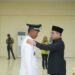 Foto : Bupati Bolatara saat melantik secara resmi Penjabat Sangadi Desa Wakat