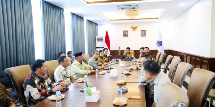 Selaraskan Arah Pembangunan Daerah, Oskar Manoppo Hadiri Rapat Kerja Bersama Gubernur Sulut