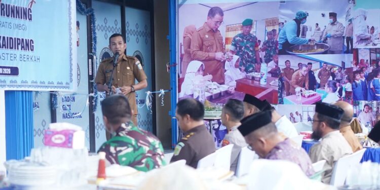 Foto : Wakil Bupati Boltara Moh. Aditya Pontoh saat memberikan sambutannya usai meresmikan SPPG Kaidipang di Boroko.