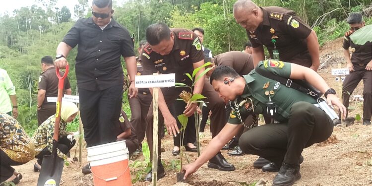 Dukung Asta Cita Presiden, Kajati Sulut Gaungkan Gerakan Menanam Pohon