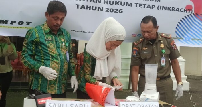 Dukung Penegakan Hukum, Kepala Satpol PP Kotamobagu Hadiri Pemusnahan Babuk