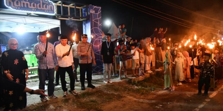 Semarak Sambut Ramadhan 1447 Hijriah, Oskar Manoppo Lepas Peserta Pawai Obor