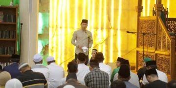 Awali Ramadan, Weny-Rendy Shalat Tarawih di MABM Kotamobagu