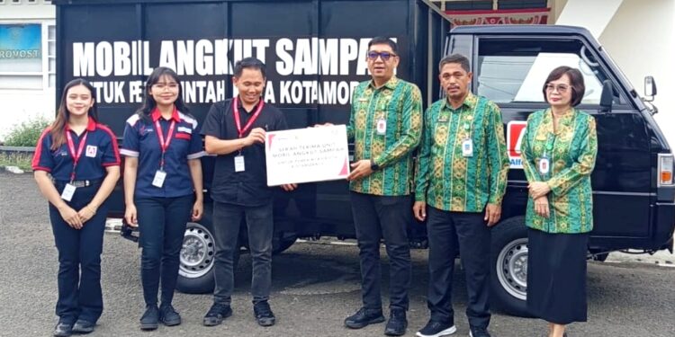 Wujud Sinergitas, Pemkot Kotamobagu Terima Bantuan Mobil Sampah dari Pihak Alfamidi